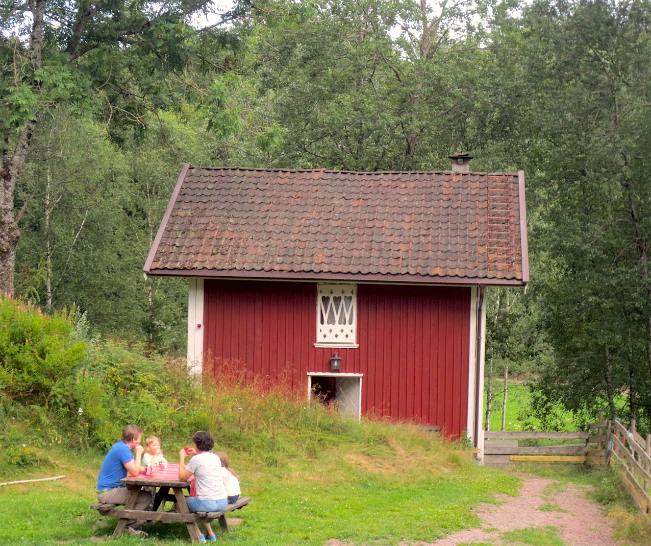 Stort stabbur på bondegårdsferie på Aarholt-tunet